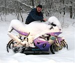 Das bin ich im Winter 2011.  
Das Motorrad war nicht mein"s.